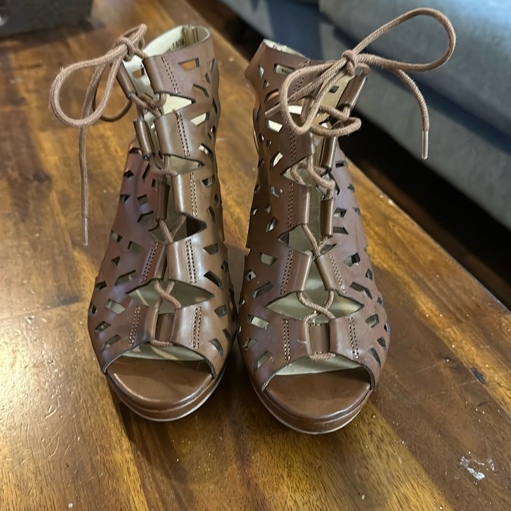 CL by Laundry Dark Tan Heeled Sandals Size 7.5/38